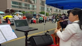 진주시, 코로나19 극복 망경 한보아파트 발코니 음악회