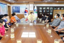 허성무 창원시장, 시청사 청소·조경 용역 노동자와 소통간담회