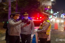 [포토] 진정무 부산경찰청장 동래 명륜1번가 치안 현장 방문