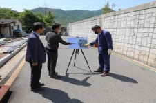 [포토] 오규석 기장군수, 철마면 대곡마을 도로 개설 현장 방문