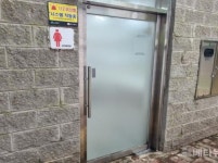 울주군, 공중화장실 유리문 개선사업 실시