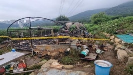 부산 북구 만덕동 농막 화재…1채 전소·인명피해 없어