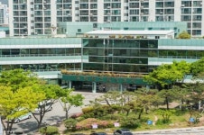 김해시보건소,  저소득층 노인 무릎 인공관절 수술비 지원