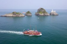 조선통신사선, 부산항에 입항하다…한·일 시민문화교류 축제 진행