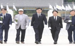 김관영 전북지사, 5ㆍ18민주묘지 참배