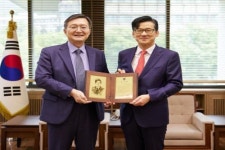 국제대학원 정종호 교수, 서울대에 장학금 기부