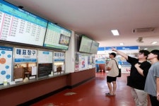 무주군, 공영버스터미널 정비… 디지털 디스플레이 시간표 설치