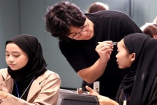 아모레퍼시픽공감재단, 외국인 교육생 대상 K뷰티 메이크업 멘토링 개최