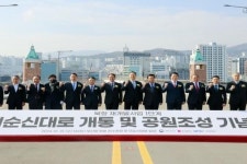 북항 재개발 사업지 내 이순신대로 개통 기념식