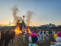 사천지역 곳곳서 2024년 정월대보름 달집태우기 행사 개최