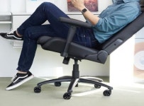 소파의 편안함에 기술력을 더한 컴퓨터 의자, 제닉스 ‘아레나 블록체어’