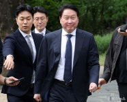 최태원 회장, SK 지분 9440억원 매각…지분율 15.5%로 낮아져도 최대주주 유지