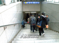 수원민자역사 지하도, 장애인 이동대책 전무