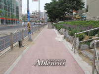 인도폭 줄인 선부동, 다시 인도 넓어지다