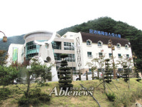 전기자동차 운행하는 문경새재 도립공원