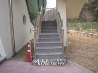 이색명품 달팽이화장실 장애인에겐 불편