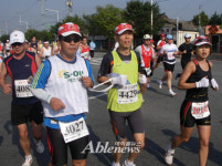 장애인 - 시각장애인 마라톤풀코스 100번째 완주
