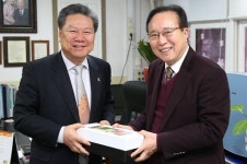 인천장애인AG조직위, 설 맞아 혜광학교 방문