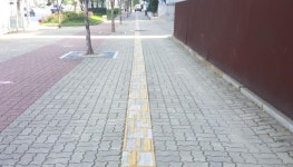 수원시청 인근 인도 제기능 못하는 점자블록 수두룩