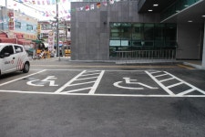 장애인 배려 부족한 작전2동 행정복지센터