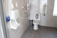 장애인 편의 부족 천호지생활체육공원 화장실 