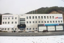  장애인 불편 주는 신축 단양소방서의 출입문