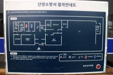 장애인 불편 주는 신축 단양소방서의 출입문