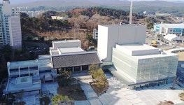 준공한 ‘강릉아트센터’ 장애인 편의 이래서야