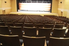 준공한 ‘강릉아트센터’ 장애인 편의 이래서야