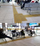 안전위협 춘천시외버스터미널 대합실 점자블록
