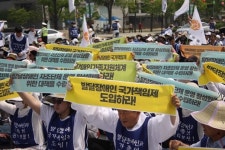 발달장애 부모들 삭발에 이어 삼보일배까지 대표 이미지