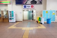 점자블록 위 청소도구함 울산시외버스터미널 이래서야