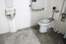 사용 못 하는 동명벽산블루밍아파트상가 장애인화장실