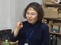 농인과 청인 함께 일하는 메인오브제, 수어통역 재능기부
