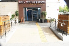 송파구 사회적경제지원센터 장애인 편의 일부 미흡