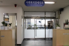 장애인 이용 배려 부족, 광진구청 민원복지동