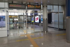 창원중앙역 장애인 편의 미흡, 개선 필요