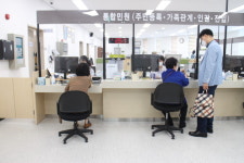 성포동행정복지센터 장애인 편의 일부 미흡