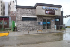 휠체어로 출입 힘든 대관령눈꽃장애인화장실