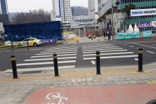 구파발역 횡단보도 볼라드 시각장애인 안전 위협