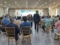 3년만에 열린 부산 시각장애인 안마사 경로잔치 속으로
