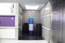 코엑스 1층 B홀 전시장 내부 화장실 장애인 편의 미흡