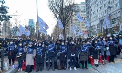 굳건한 차별의 장벽, 발달장애인 부모들 거리로 대표 이미지