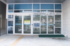 아쉬운 장애물 없는 부천소사경찰서 장애인 편의