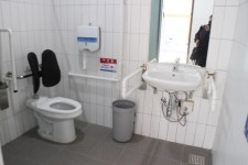 장애물 없는 수원시 팔달문화센터 장애인 이용 불편