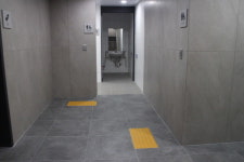 장애물 없는 수원시 팔달문화센터 장애인 이용 불편