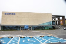 장애물 없는 음성군 금빛체육센터 장애인 편의 일부 미흡