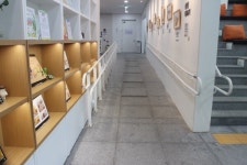 강남구 개포하늘꿈도서관 장애인 편의 일부 미흡 이용 불편