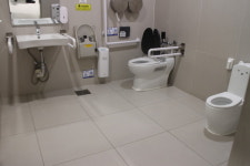 아름다운 영동고속도로 안산휴게소 화장실, 장애인 이용 불편