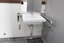 평창군 월정사 입구 산문공영주차장 장애인화장실 이용 불편